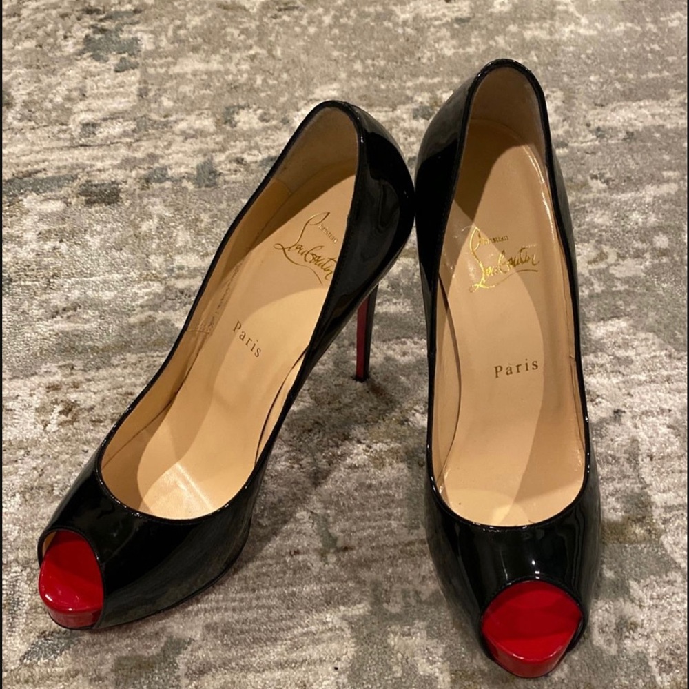 Beautiful louboutin prive patent sz 38.5